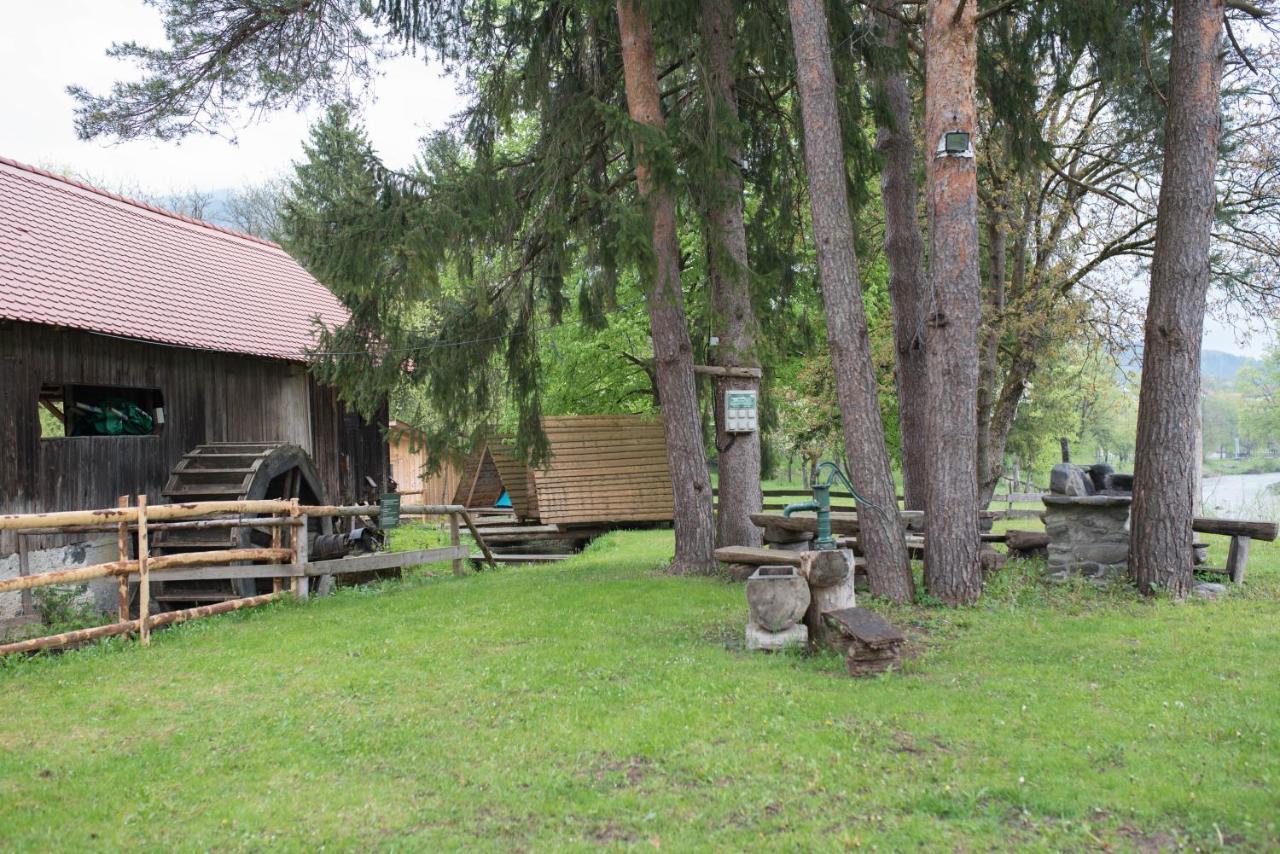 Kamp Na Otoku - Ljubno Ob Savinji Hotel Exterior photo